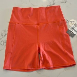 Vuori Studio Pocket Short